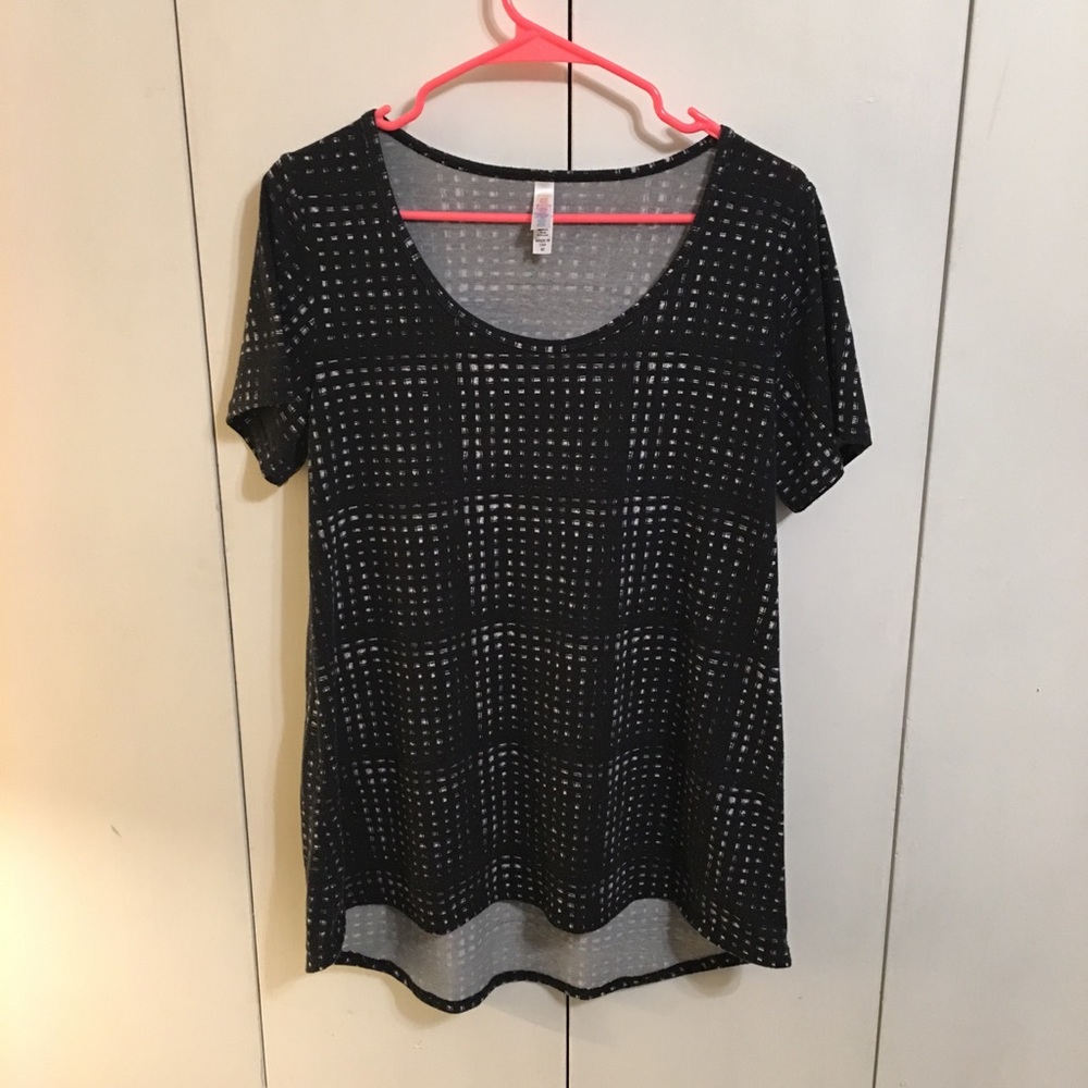 🎶 LuLaRoe Black & White Top